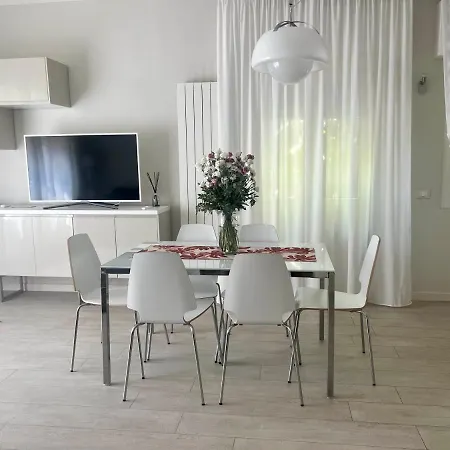 Stunning 300mt By The Sea Dei Marmi Форте-деи-Марми