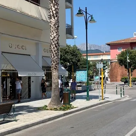 Stunning 300mt By The Sea Dei Marmi * Форте-деи-Марми