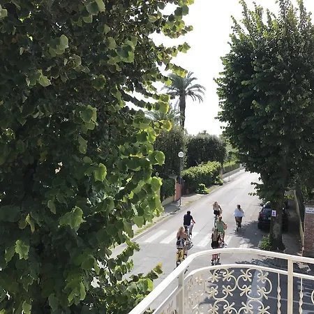 Stunning 300mt By The Sea Dei Marmi Lejlighed *